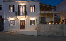 Nestor'S Studio House